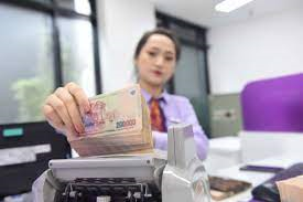 Các ngân hàng đang chờ đợi quyết định nới hạn mức tín dụng (30/8/2022)